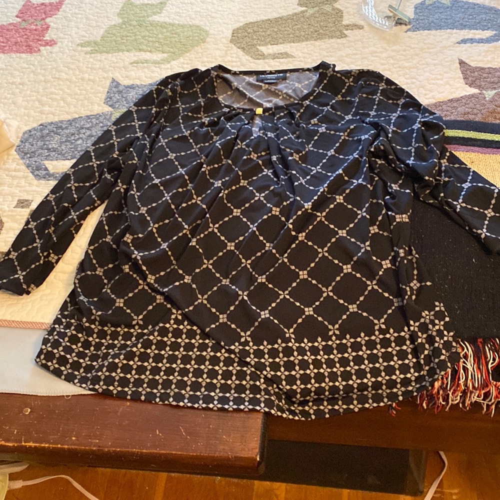 Liz Claiborne NWOT black and silver top